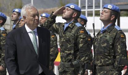 Margallo, durante su visita a las tropas espa&ntilde;olas en L&iacute;bano.