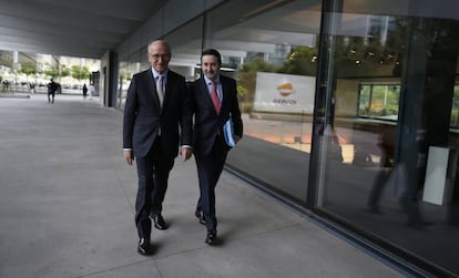 Josu Jon Imaz, consejero delegado de Repsol y Antonio Brufau, presidente.