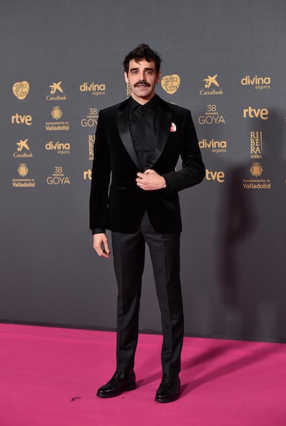 David Verdaguer, ganador del premio a mejor actor protagonista por su papel de Eugenio en 'Saben aquell', con esmoquin de Mansolutely y zapatos de Glent.