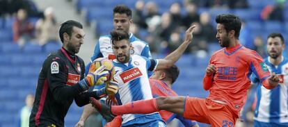 Diego López atrapa la pelota en el partido de la semana pasada contra el Granada.