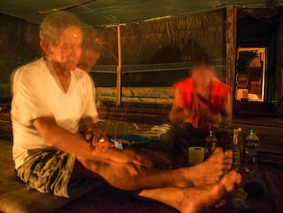 Ceremonia ritual con ayahuasca en Caserío Nueva Luz de Fátima (Perú).