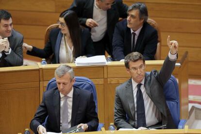Feijóo durante el pleno del Parlamento