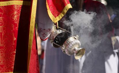 Durante estas fechas también cambia el aroma de las ciudades. En Huelva, el olor del incienso se mezcla con el de los dulces y postres artesanos.