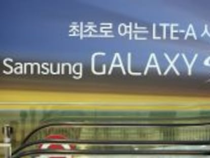 Un anuncio del &uacute;ltimo m&oacute;vil fabricado por Samsung Electronics Co., el Galaxy S4 en Se&uacute;l.