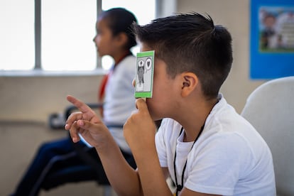 Chequeos de salud a estudiantes en Ciudad de México, en marzo de 2025.