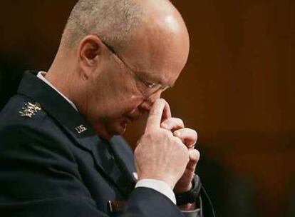 Michael Hayden, durante una comparecencia ante el Senado en 2006.