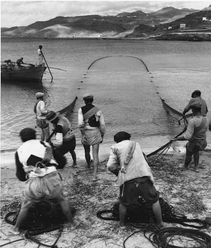 Pescadores en Mikonos, islas Cícladas (1937). 