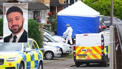 Un forense, en la escena del triple asesinato en Bushey, en las afueras de Londres, este miércoles. Arriba a la izquierda, el fugitivo identificado como Kyle Clifford, en una imagen distribuida por la Policía de Heartfordshire.