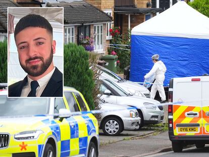 Un forense, en la escena del triple asesinato en Bushey, en las afueras de Londres, este miércoles. Arriba a la izquierda, el fugitivo identificado como Kyle Clifford, en una imagen distribuida por la Policía de Heartfordshire.