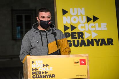 Edgar Fernández durante el acto de inicio de campaña de la CUP, en Girona