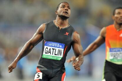 Gatlin cruza la meta por delante de Thompson.