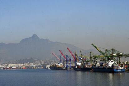 Navios atracados no cais do Porto do Rio de Janeiro, em imagem de arquivo.