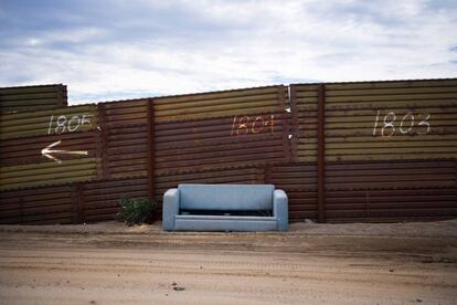 A stretch of the frontier between Mexico and the United States.