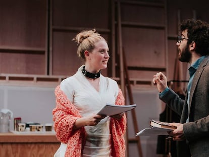 Raquel Ferri i Rubén de Eguía en una escena de l'obra.