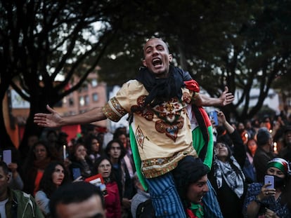 Personas asisten a una vigilia para mostrar su apoyo a los palestinos en Bogotá, en 2023.