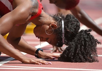 La estadounidense Jasmine Todd se prepara para la carrera de los 100 metros.