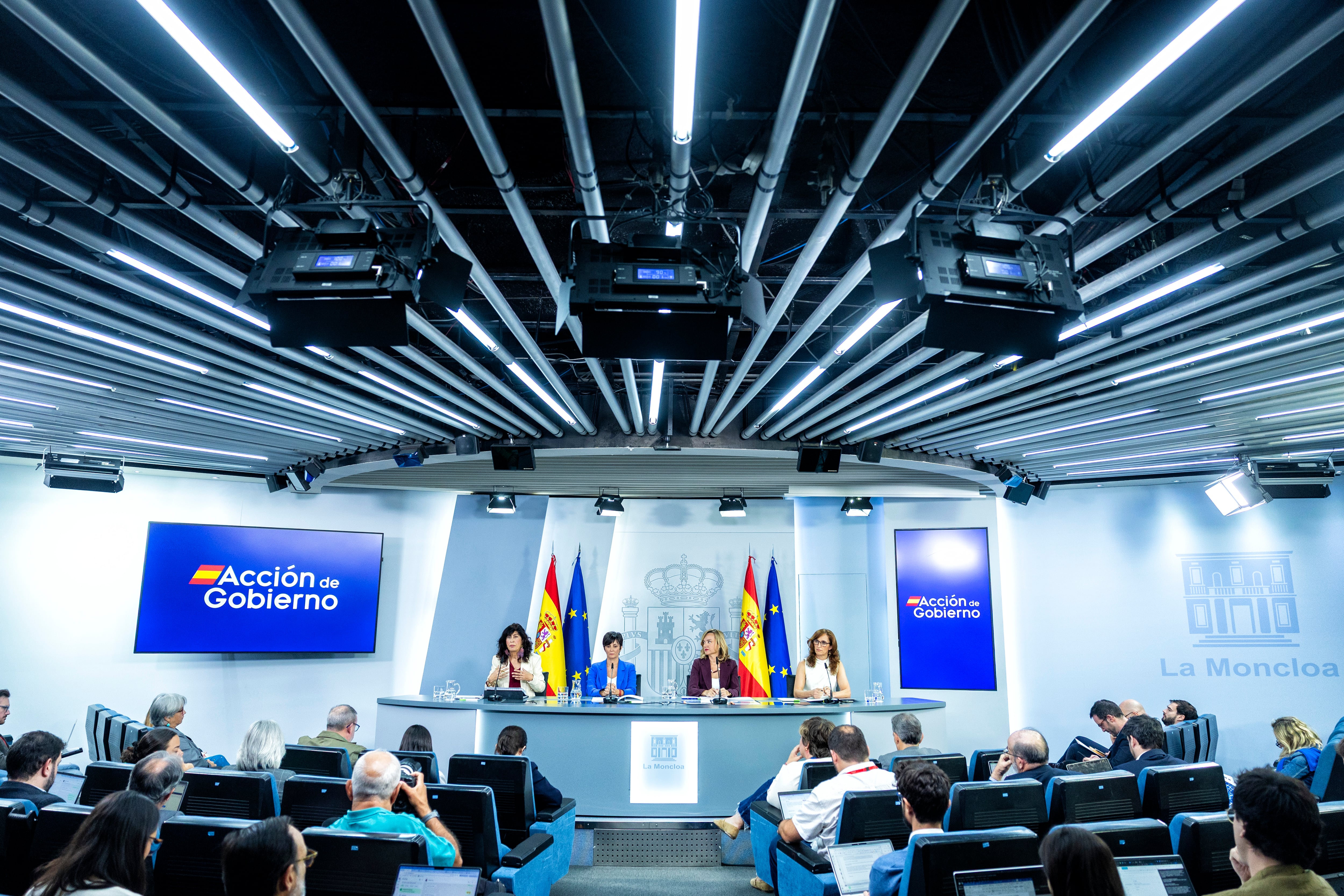 Las ministras de Igualdad, Ana Redondo; Vivienda, Isabel Rodríguez; Educación y portavoz del Gobierno, Pilar Alegría, y Sanidad, Mónica García, durante una rueda de prensa posterior a la reunión del Consejo de Ministros, este martes.
