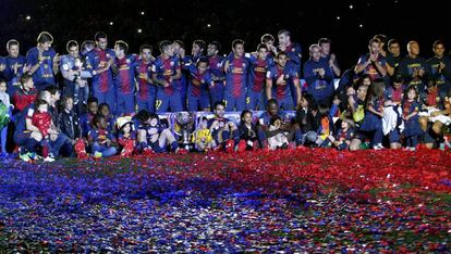 La plantilla del Barcelona celebra el título de Liga, el vigesimo segundo del conjunto azulgrana.