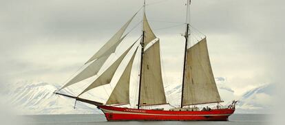 Viajes El País y B the travel brand organizan un crucero de siete noches en velero por las islas Svalbard en compañía de Paco Nadal.