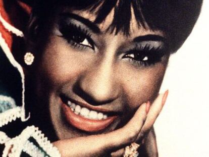 Celia Cruz, mito de la Habana exiliada a Estados Unidos que gan&oacute; cinco Grammys y firm&oacute; m&aacute;s de 800 canciones. 