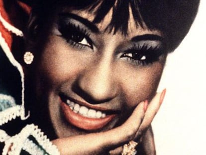 Celia Cruz, mito de la Habana exiliada a Estados Unidos que gan&oacute; cinco Grammys y firm&oacute; m&aacute;s de 800 canciones. 