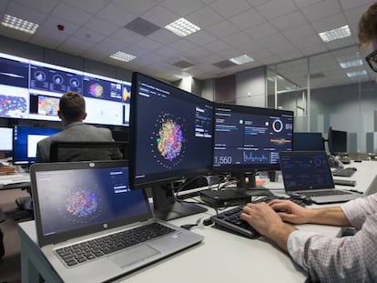 Centro de control de Ciberseguridad de Indra en San Fernando de Henares (Madrid). 