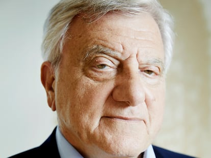 Sidney Toledano, presidente de la Chambre Syndicale de la Haute Couture, en la sede de Dior, en el mítico 30 de la avenida de Montaigne de París.