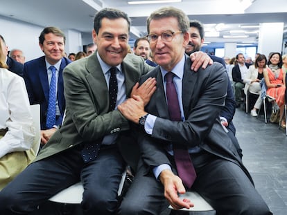 Juan Manuel Moreno, con el presidente del PP, Alberto Núñez Feijóo, en la reunión de la Junta Directiva Nacional popular en Madrid.