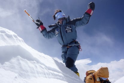 La alpinista española, en la cima de Annapurna