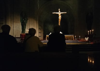 
La basílica del Valle de los Caídos, durante la misa de las 11 de la mañana. 
