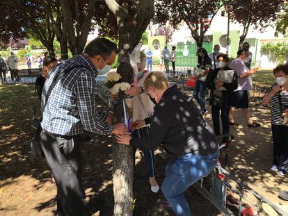 Concentración de familiares de ancianos fallecidos en la residencia de la Comunidad de Madrid en Alcorcón el pasado 13 de junio de 2020.