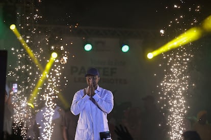 Ousmane Sonko en un mitin electoral en Guediawaye, en las afueras de Dakar, Senegal, el pasado 13 de noviembre.