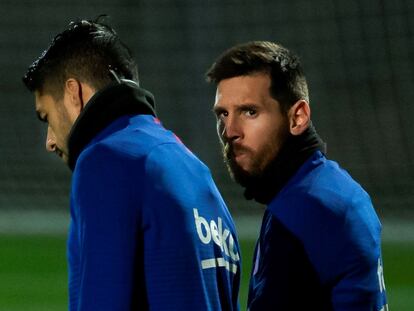 Suárez e Messi em treino do Barcelona.