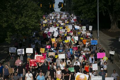 Manifestación contra la sentencia del Supremo sobre el aborto en Raleigh, Carolina del Norte.