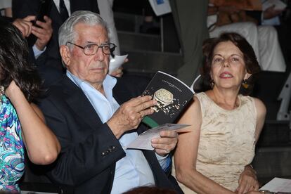 Mario Vargas Llosa y su exesposa, Patricia Llosa, durante la presentación de un libro en Madrid en julio de 2011.