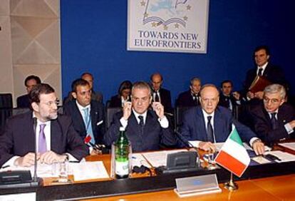 Reunión de ministros del Interior de la UE, ayer en Roma. A la izquierda, el español Mariano Rajoy.