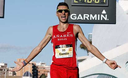 Camilo Santiago termina el maratón de Valencia de 2019 como primer español.