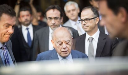 Jordi Pujol sale del Parlamento catalán, el pasado septiembre.