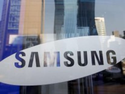 Detalle del logo de Samsung en su sede en Se&uacute;l (Corea del Sur). 