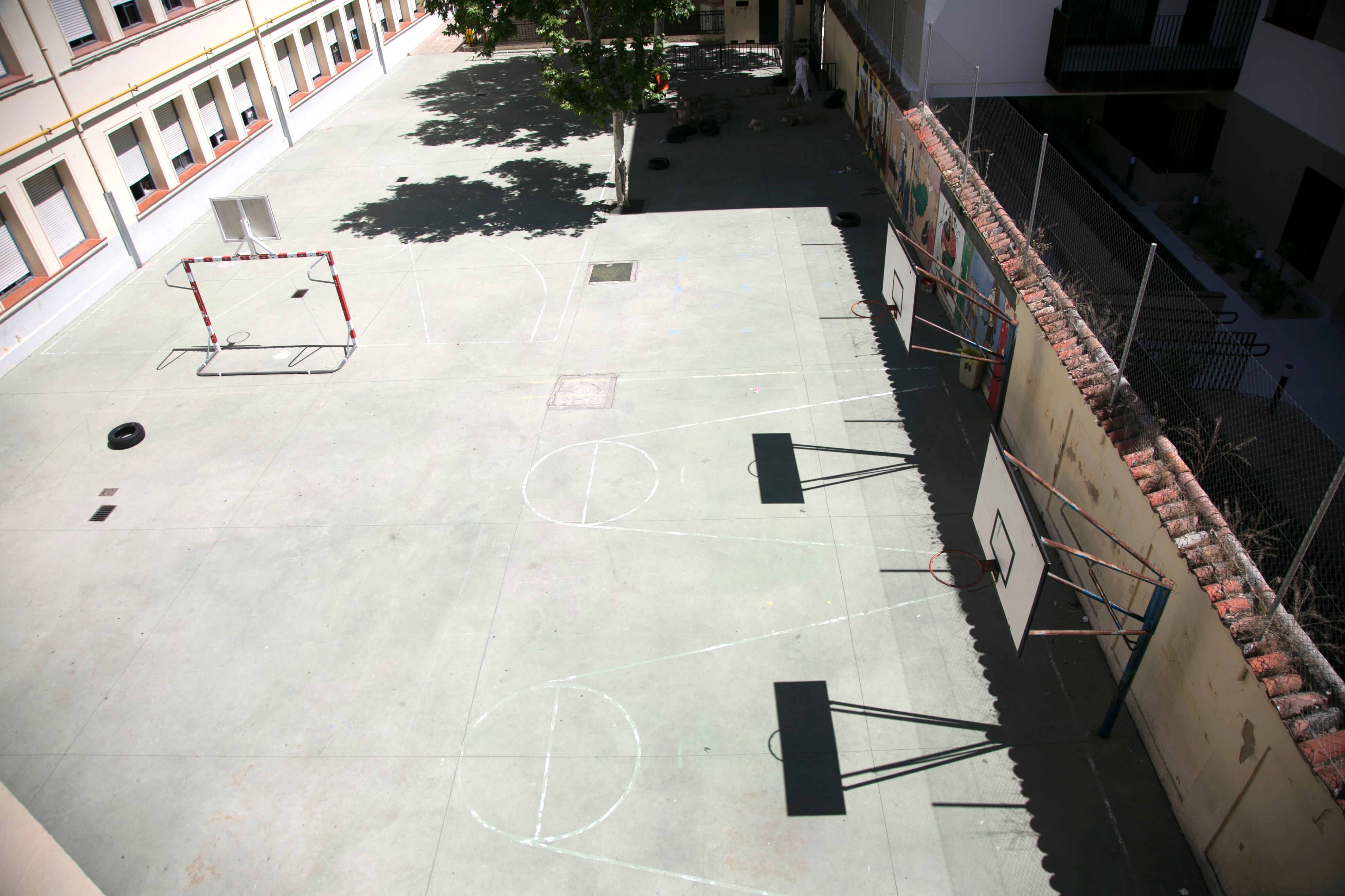 Un patio de un colegio sin sombra de Madrid.