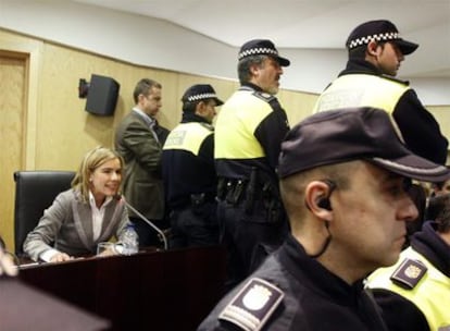 Miriam Rabaneda, desbancada ayer de la alcaldía de Pinto por el PSOE, durante el pleno.