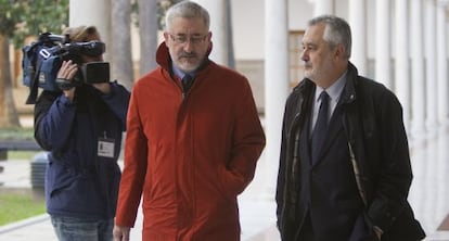 Griñán (a la derecha) y Ávila, la pasada semana, en el Parlamento.