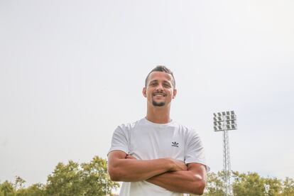 Luiz Felipe posa en la ciudad deportiva Luis del Sol, del Betis.