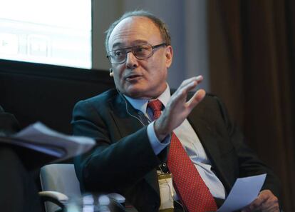 El governador del Banc d'Espanya, Luis Linde, en una conferència fa uns dies.