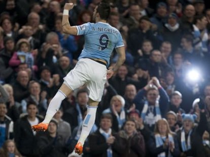 Negredo celebra su gol