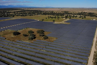 Vista aérea de una planta fovoltaica en Trujillo (Cáceres).