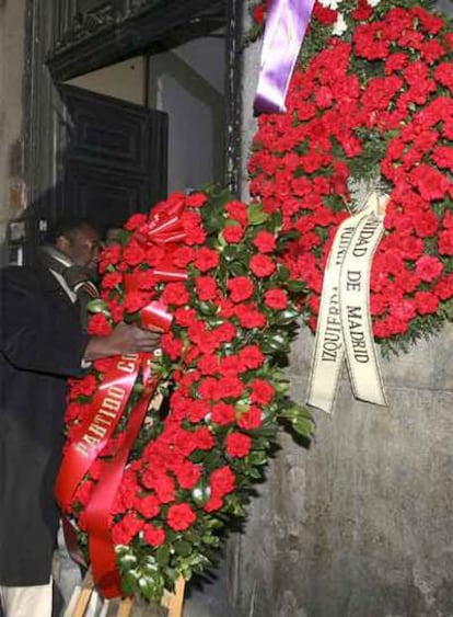 Unas 200 personas han participado en el homenaje celebrado el día en el que se cumplen 30 años del atentado en el que murieron los abogados laboristas
