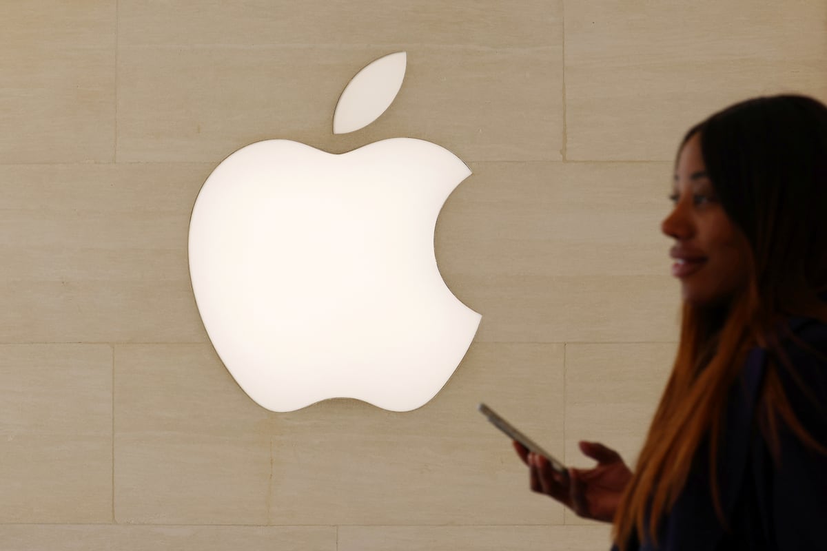 Apple’s $900M Qtr Cost Impact