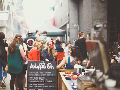 Uma das bancas do Maltby Street Market, sob os arcos do beco de Ropewalk, no distrito londrino de Bermondsey.