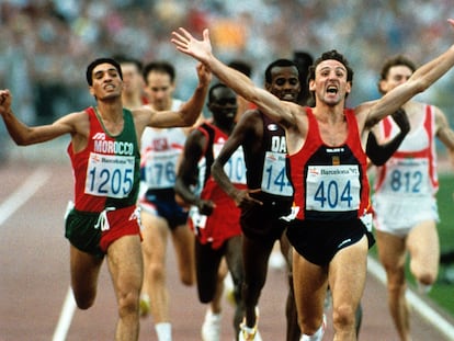 Fermín Cacho celebra su triunfo en la final de 1500m, en los Juegos Olímpicos de Barcelona 1992.